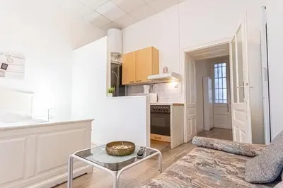 Grundriss der Unterkunft Stylish & Cozy Apt Ideal for Longstays
