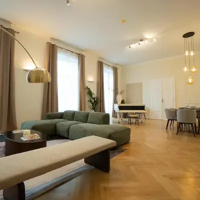 Chic 180m 3BR Apt near Parliament