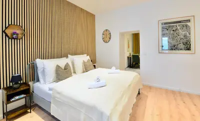 Ein Bett oder Betten in einem Zimmer der Unterkunft Urban Alley Apartment