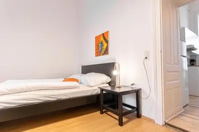 Grundriss der Unterkunft Near Belvedere Palace Comfy 2BR Apt with WIFI, TV