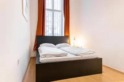 Grundriss der Unterkunft Near Belvedere Palace Comfy 2BR Apt with WIFI, TV