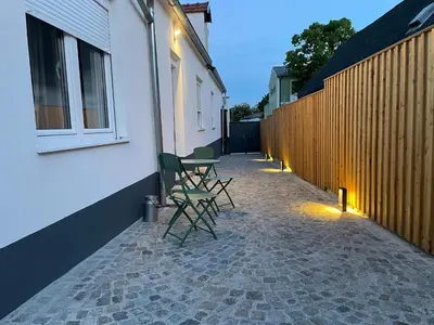 Das Gebäude in dem sich das Ferienhaus befindet
