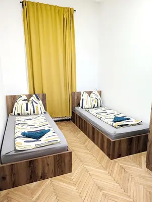 Ein Bett oder Betten in einem Zimmer der Unterkunft Spacious Rooms - 15 Min from Airport & City Center, 5 Min from Vienna Main-Bus Station EZ9