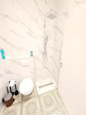 Ein Badezimmer in der Unterkunft Spacious Rooms - 15 Min from Airport & City Center, 5 Min from Vienna Main-Bus Station EZ8