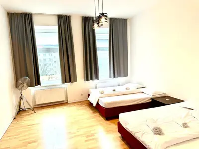 Ein Bett oder Betten in einem Zimmer der Unterkunft Laxenburger City Apartments - Only 8Min TO CITY CENTER VIENNA