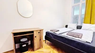 Ein Bett oder Betten in einem Zimmer der Unterkunft Spacious Rooms - 15 Min from Airport & City Center, 5 Min from Vienna Main-Bus Station EZ 12