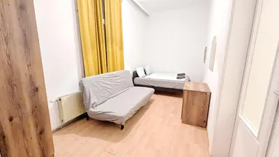 Ein Sitzbereich in der Unterkunft Spacious Rooms - 15 Min from Airport & City Center, 5 Min from Vienna Main-Bus Station EZ 12