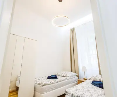 Ein Bett oder Betten in einem Zimmer der Unterkunft Top Apart close to city center