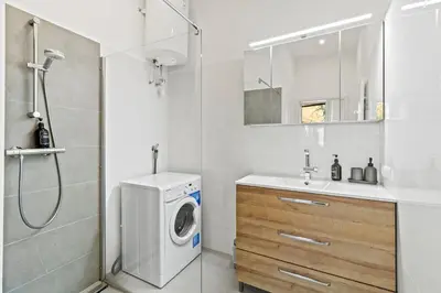 Ein Badezimmer in der Unterkunft 7 min to Shopping Street I 5 min to Train Station