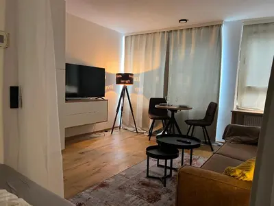 TV/Unterhaltungsangebot in der Unterkunft Kompaktes Zentrales Studio mit Parkplatz