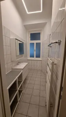 Ein Badezimmer in der Unterkunft Komplett möblierte Unterkunft citynah