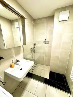 Ein Badezimmer in der Unterkunft Cozy 2BR Apartment In Floridsdorf Area