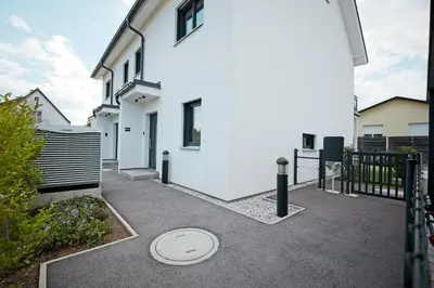 Das Gebäude in dem sich die Ferienwohnung befindet