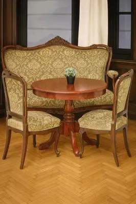 Ein Sitzbereich in der Unterkunft Antique photo apartment 5 minutes in the center of Vienna
