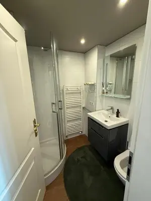 Ein Badezimmer in der Unterkunft Beautiful 2 bedroom apartment in centre Vienna