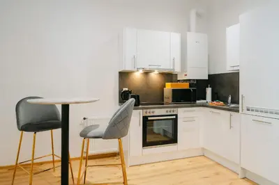 Küche/Küchenzeile in der Unterkunft Comfy 3BR perfect for 4-6 metro free parking