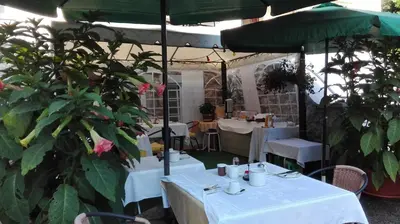 Ein Restaurant oder anderes Speiselokal in der Unterkunft Haus zu den Zwei Eichen