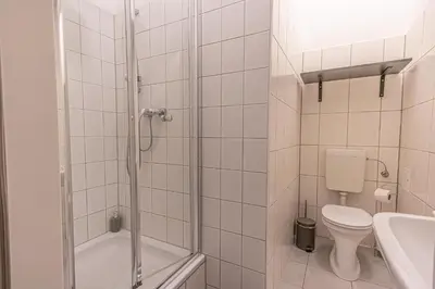 Ein Badezimmer in der Unterkunft Stylish Modern Studio for 4P with Private Garden