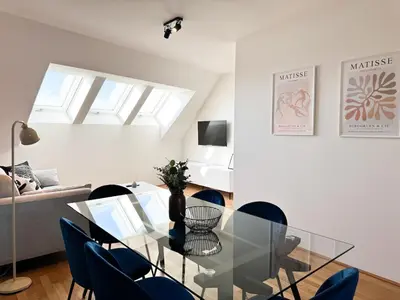 TV/Unterhaltungsangebot in der Unterkunft Modern & Spacious 2BR Apartment with Balcony