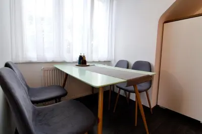 Grundriss der Unterkunft Quiet city oasis for up to 5 guests