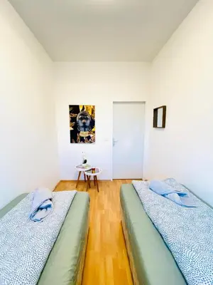 Grundriss der Unterkunft Spacious 5-Bedroom Apartment for 11 Near Train Station