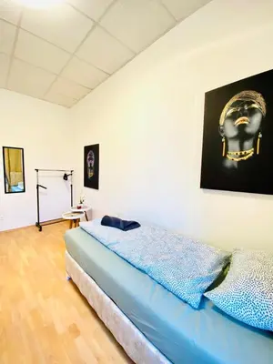 Grundriss der Unterkunft Spacious 5-Bedroom Apartment for 11 Near Train Station