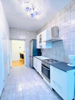 Grundriss der Unterkunft Spacious 5-Bedroom Apartment for 11 Near Train Station