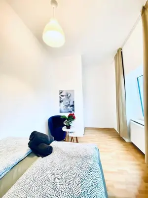 Ein Bett oder Betten in einem Zimmer der Unterkunft Private Rooms in Comfortable 4-Bedroom Apartment