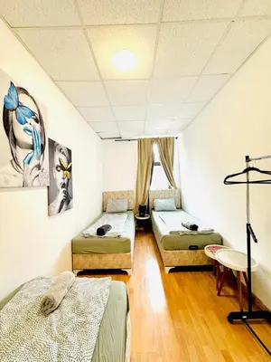 Ein Bett oder Betten in einem Zimmer der Unterkunft Simple Two Private Rooms with Shared Living Area in Vienna