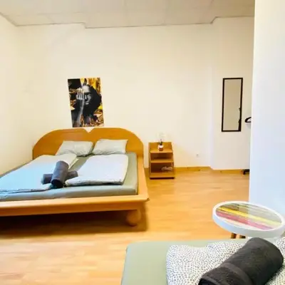 Simple Private Rooms in 3-Bedroom Apartment Near Train Station