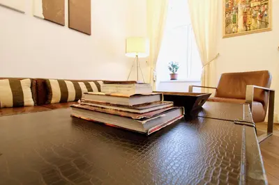 Ein Sitzbereich in der Unterkunft Urban Oasis in Neubau with Cozy Fireplace