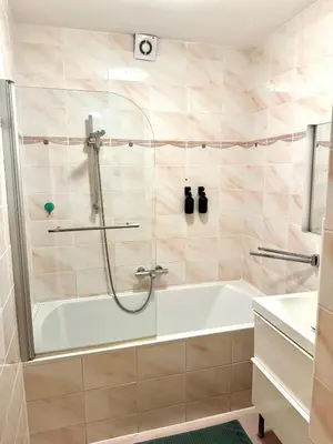 Ein Badezimmer in der Unterkunft Central View Vienna 92 sq m 3 BD apartment
