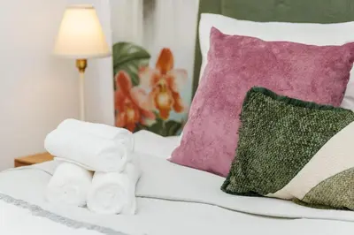 Ein Bett oder Betten in einem Zimmer der Unterkunft Deluxe New Studio l 10 Min walk to Centre