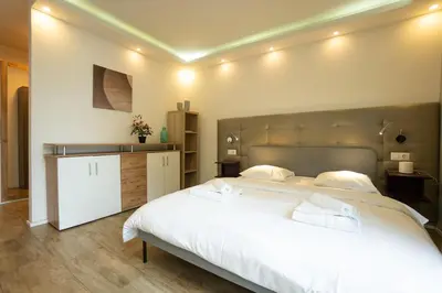 Ein Bett oder Betten in einem Zimmer der Unterkunft Studio with Queen-Size Bed K4