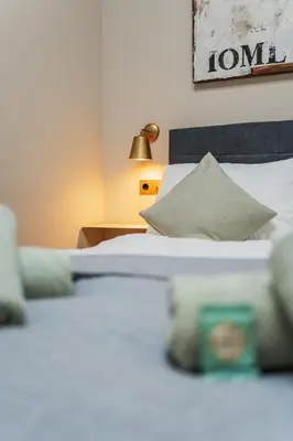 Ein Bett oder Betten in einem Zimmer der Unterkunft District One - Hideaway Hostel