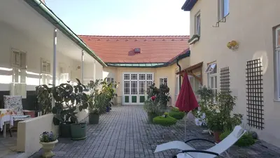 Das Gebäude in dem sich das Bed & Breakfast befindet