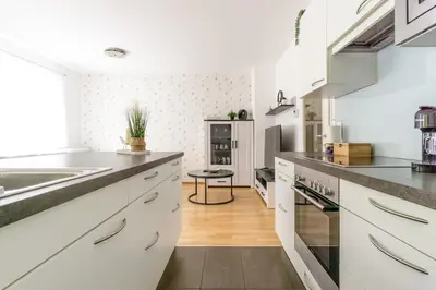 Küche/Küchenzeile in der Unterkunft Apartment in quiet Area with Balcony and Parking, Walking distance to U1 Metro
