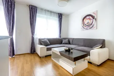 Ein Sitzbereich in der Unterkunft Apartment in a green location with Parking & Balcony, Walking distance to U1 Metro