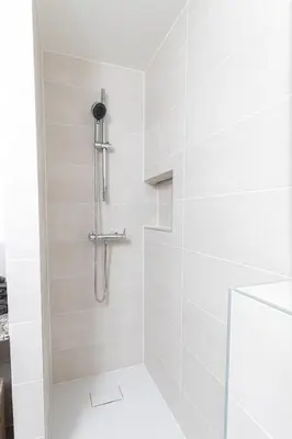 Ein Badezimmer in der Unterkunft Modern 1BR Vienna Getaway near tram