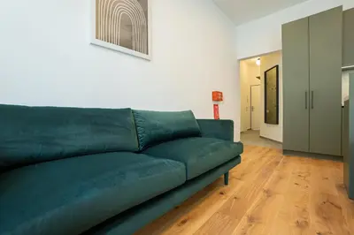 Ein Sitzbereich in der Unterkunft Modern stay with king-size bed Self check-in