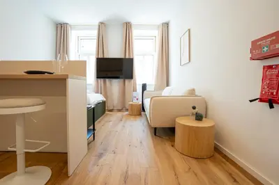 TV/Unterhaltungsangebot in der Unterkunft Elegant studio with king-size bed Self check-in