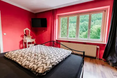 Ein Bett oder Betten in einem Zimmer der Unterkunft Ferienhaus mit Disco, Whirlpool und vielem mehr