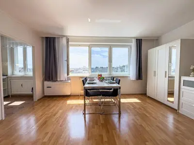 Küche/Küchenzeile in der Unterkunft Bright Sunny Studio, AC, 15min to the city center, Smart TV