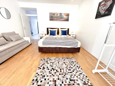 Ein Bett oder Betten in einem Zimmer der Unterkunft 3 Bedrooms, near Hauptbahnhof, 8 People, Kitchen