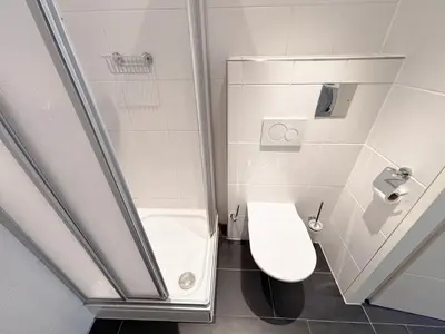 Ein Badezimmer in der Unterkunft Studio King Bed & Kitchen - near Prater, no Elevator 4th Floor