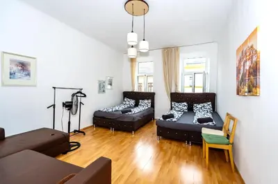 Ein Sitzbereich in der Unterkunft Family Apartment near Schönbrunn Palace HL18