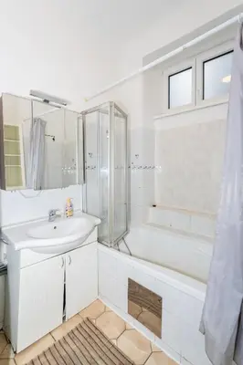 Ein Badezimmer in der Unterkunft Family Apartment near Schönbrunn Palace HL18