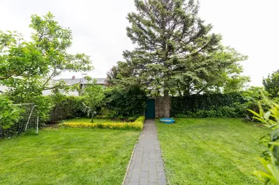 Ein Garten an der Unterkunft Ferienwohnung Parndorf