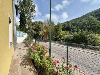 Ein allgemeiner Bergblick oder ein Berglick von der Ferienwohnung aus