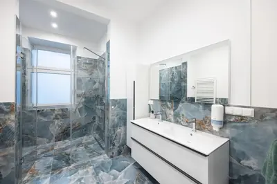 Ein Badezimmer in der Unterkunft Versace Apartment Vienna